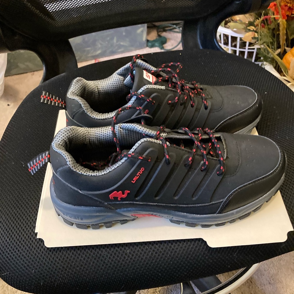 Mens Tennis shoes